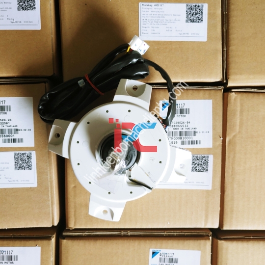 Quạt đuôi nóng Máy lạnh Daikin 7 dây