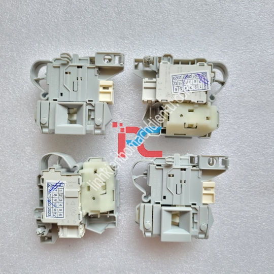 Khoá cửa máy giặt Electrolux vuông 3 chân