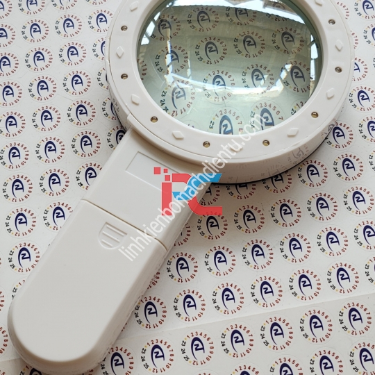 Kính lúp cầm tay